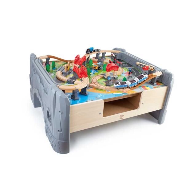 Hape Hrací stůl s vláčkodráhou 70 ks